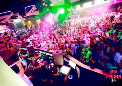 Pacha Ofir picture, full of people and tecnare speakers