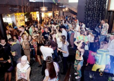 Stariki Bar, Moscow, Russia, crowd dancing