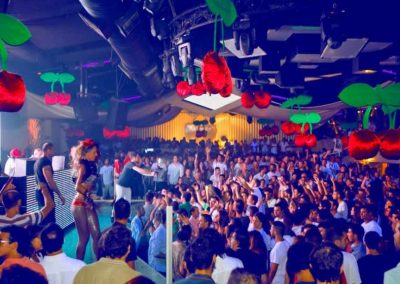 pacha ofir, dancers and crowd