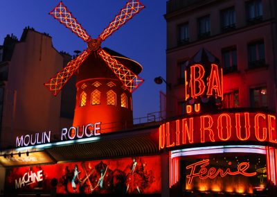 La Machine du Moulin Rouge, outside picture